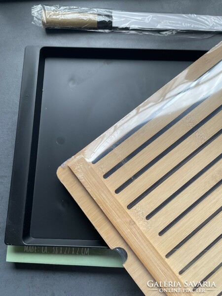 New! Bamboo bread cutting board with crumb tray and knife