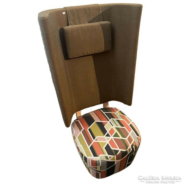 Magasított támlájú színes fotel - B397