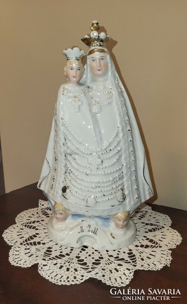 Hibátlan Maria Zell feliratú porcelán kegytárgy, Madonna gyermekével