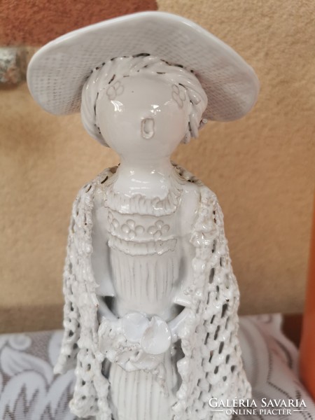 Hajna ceramic bride - damaged.