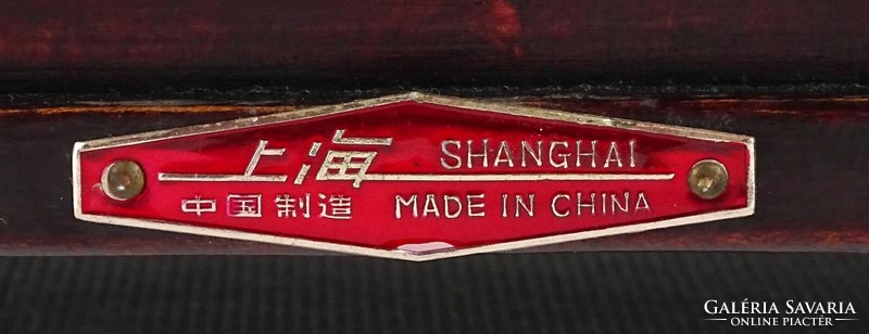 1N590 Régi jelzett kínai mahagóni ékszertartó lakkszekrény jádekő berakással 24.5 cm