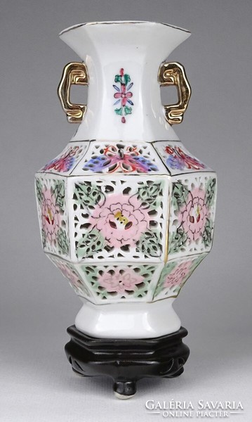 1N597 Áttört díszes Kínai porcelán váza 17 cm