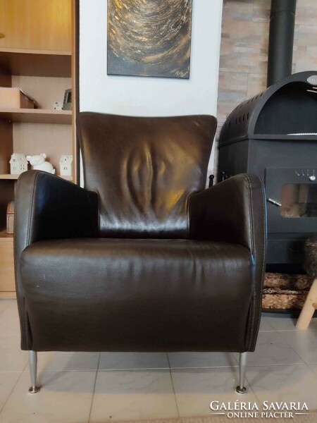Új állapotú, szép design fotel eladó