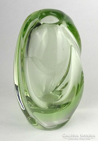 1N415 mid century pale green artistic blown glass vase 13.5 Cm