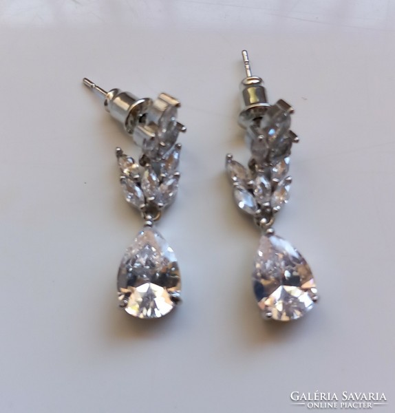 Zirconia drop earrings