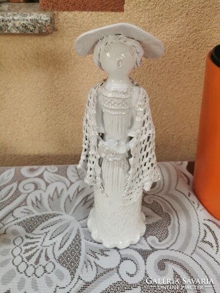 Hajna ceramic bride - damaged.