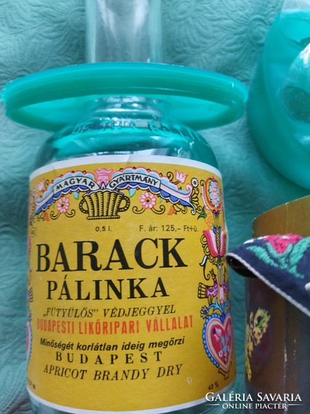 Barack pálinkás készlet díszdobozban (hiányos, 3 db pohárka van)