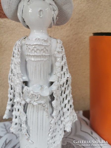 Hajna ceramic bride - damaged.