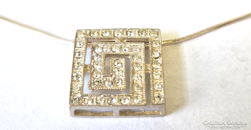 Ezüst nyaklánc, Swarovski kristállyal, négyzet formájú medál