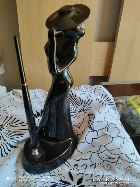 Art deco lady in hat/pen holder