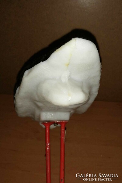 Retro műanyag gólya figura, fém lábakon, fa talpazaton - 56 cm magas