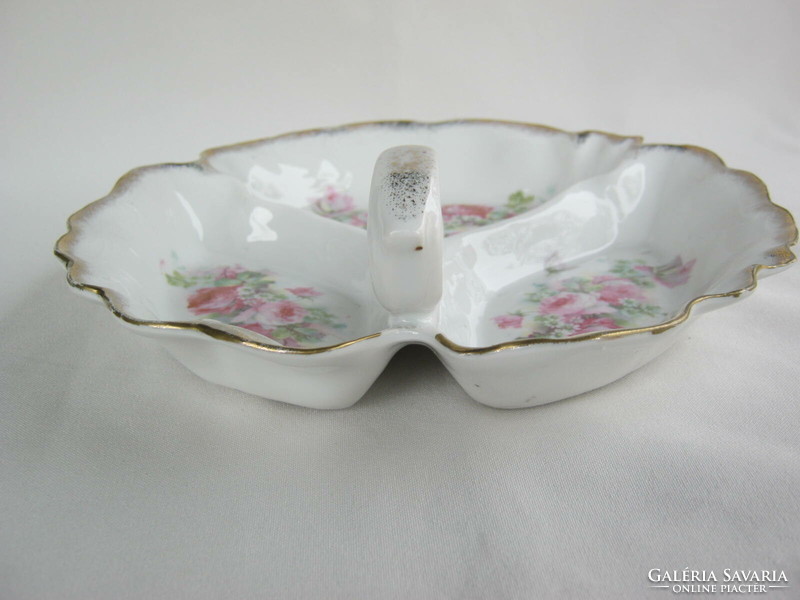 Ceramic bowl table centerpiece with a split arrangement with a rose pattern