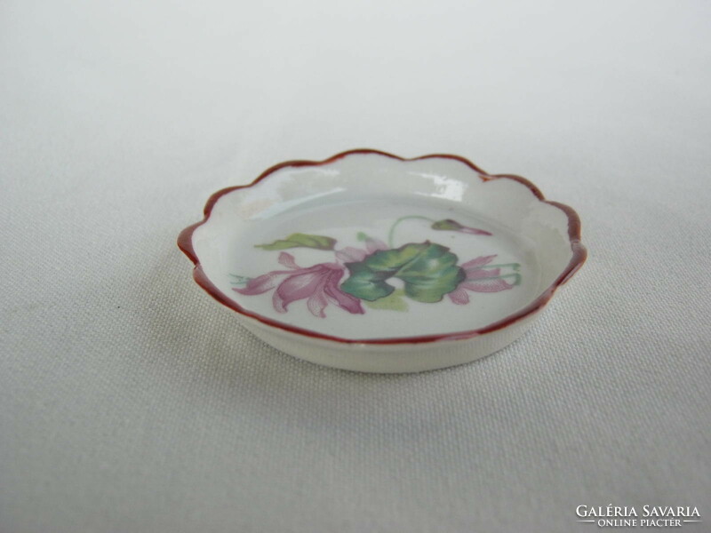 Aquincumi porcelán tavi rózsás gyűrűtartó tálka