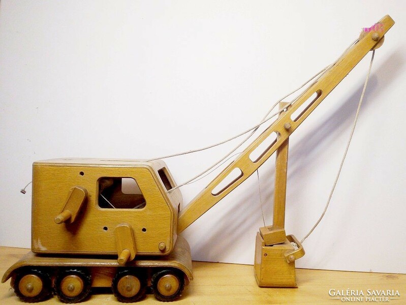 Fából készült vonóköteles bányagép az 1930-as évekből, gyűjteménybe való darab