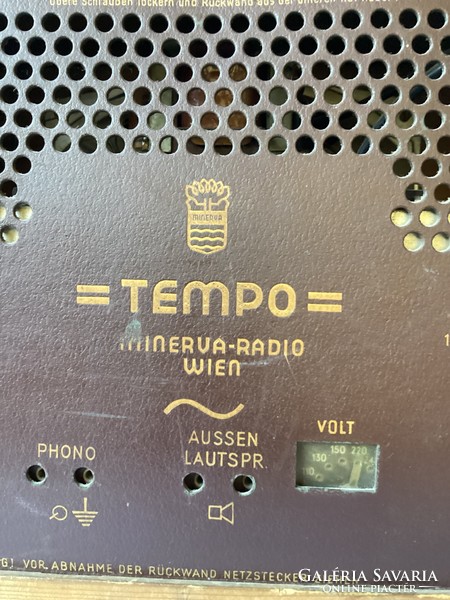 Minerva tempo retro tube radio.