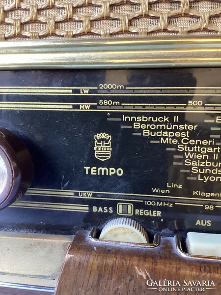 Minerva tempo retro tube radio.