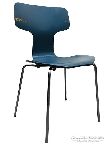 Blue t-chair. Designed by Arne Jacobsen for Fritz Hansen - 50132