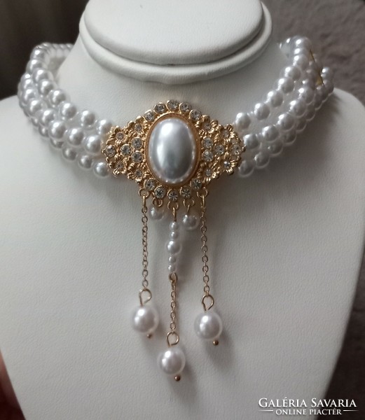 New beautiful faux pearl choker necklace.