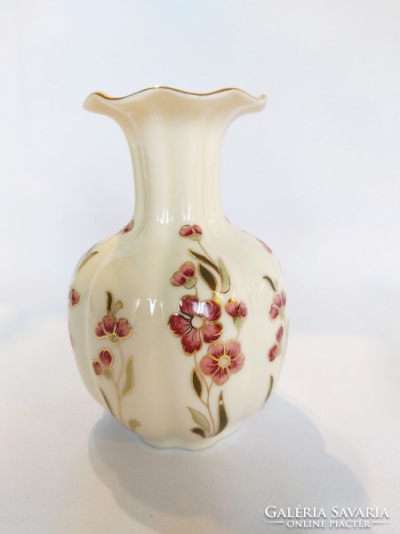 Zsolnay burgundy flower-patterned fluted vase. Flawless! (No. 23/106.)