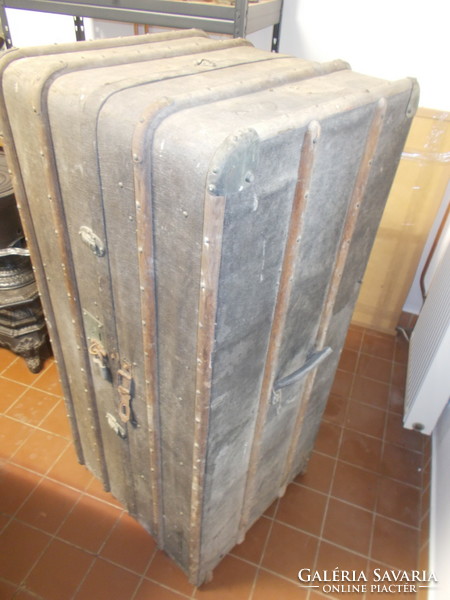 Huge travel trunk, ship trunk, travel trunk