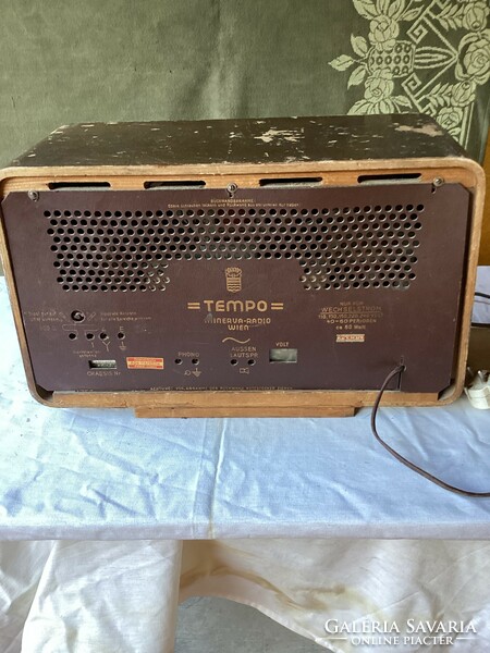 Minerva tempo retro tube radio.