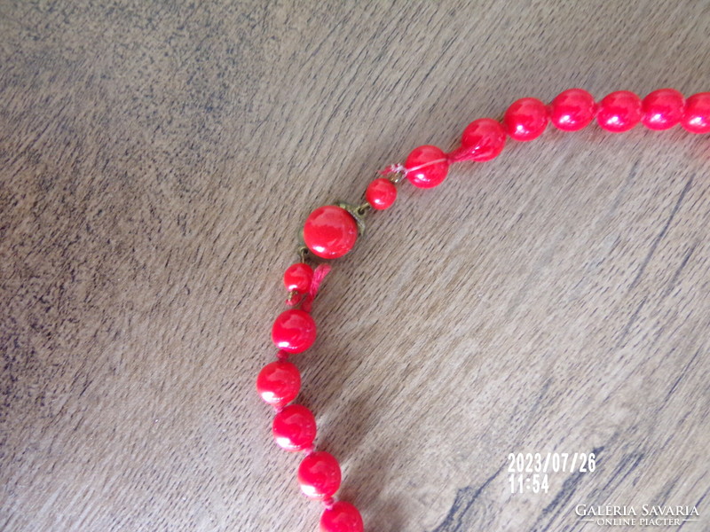 A wonderful fiery red porcelain necklace