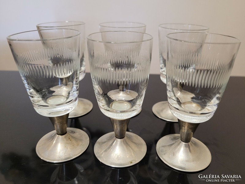 Glass glasses with metal bases