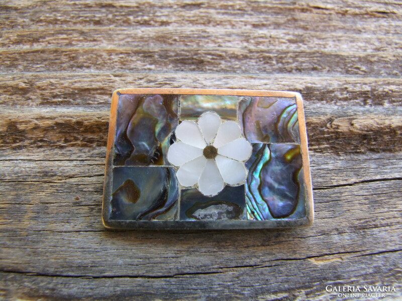 Handmade bijou brooch with mother-of-pearl (220701)