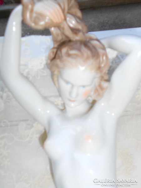 Herend combing nude figure.--36 Cm lux elek