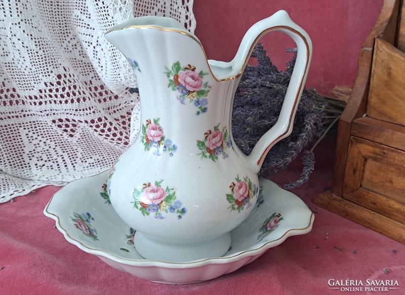 Charming jug and serving bowl