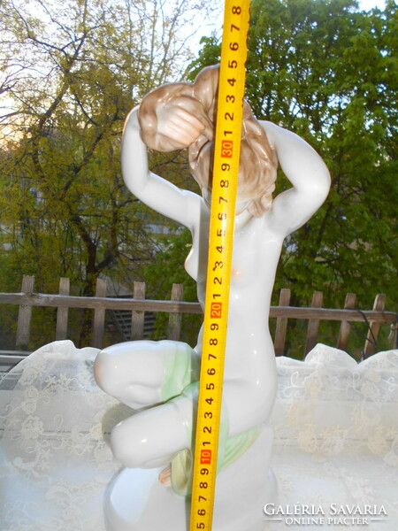 Herend combing nude figure.--36 Cm lux elek