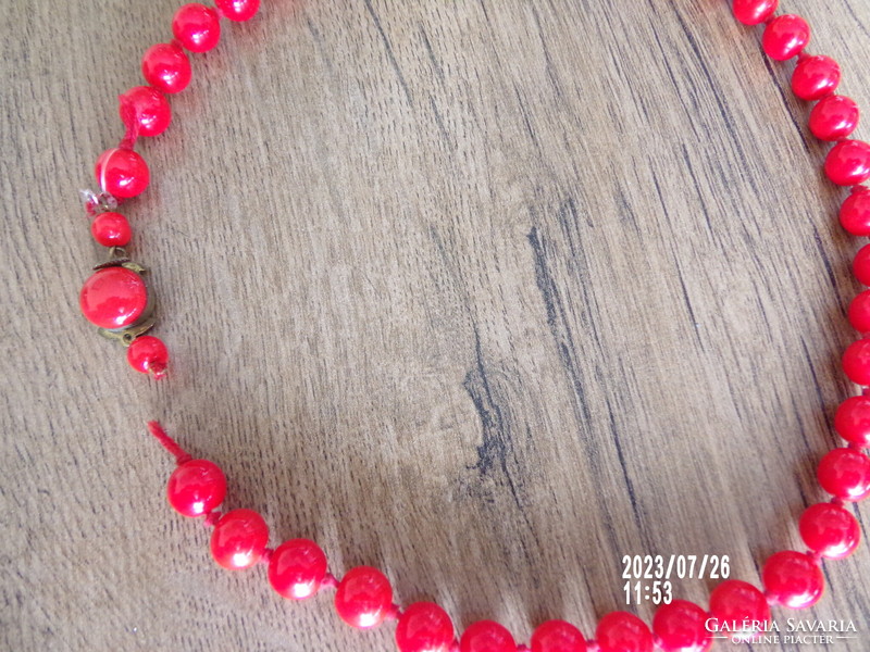 A wonderful fiery red porcelain necklace