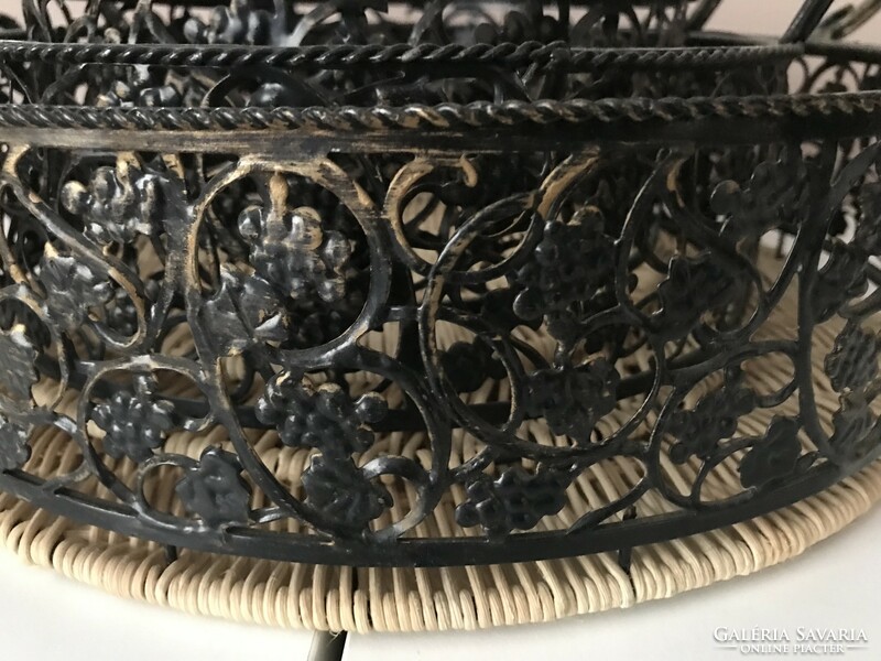 3 decorative baskets with a metal braided bottom