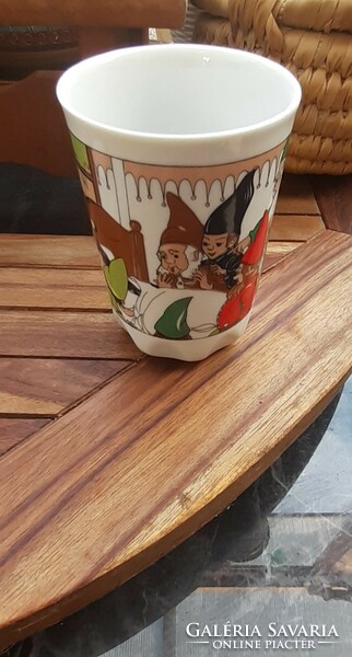 Snow White Zsolnay and the mug of the seven dwarfs