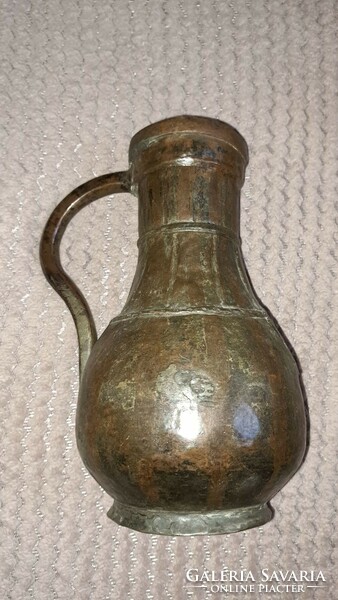 Antik bronz kézi kalapált bronz korsó.Mérete: 28 cm.