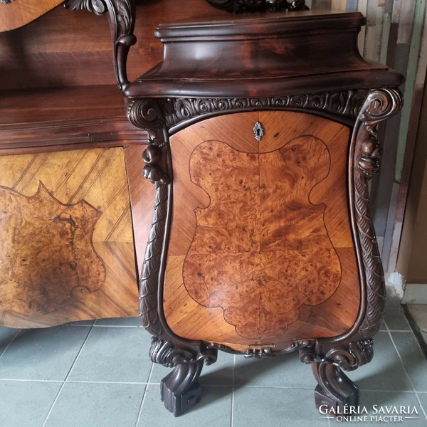 Baroque large find and showcase in beautiful restored condition