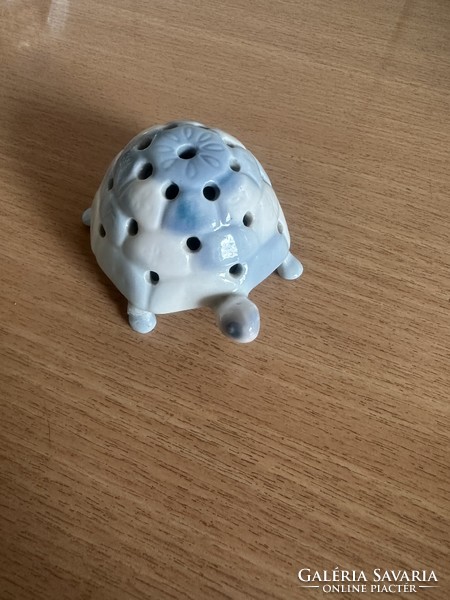 Aquincumi porcelán teknősbéka