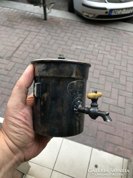 Kitchen press or pourer??, Something old, 16 cm high