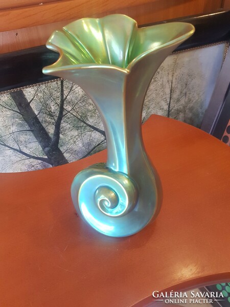 Zsolnay eozin rare snail vase