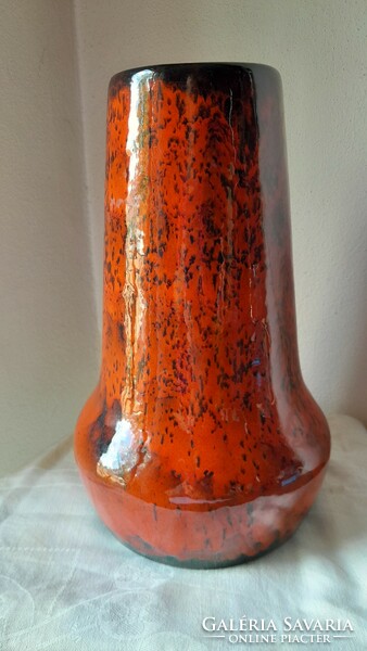 Igazi szépség ez a váza a 60 as évekből retro gyűjtői darab 28 cm magas hibátlan.