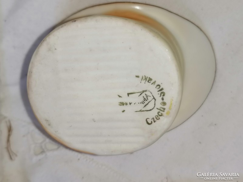 An old Czech porcelain lucky white heather porcelain design toothpick holder, match holder hat