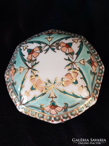 Különleges Zsolnay perzsa mintás nyolcszögletű bonbonier, dúsan festett, hibátlan, új