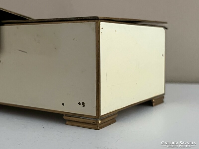 Brass ges gesch jewelry box covered with cream-colored enamel layer xx. From the beginning of the century (rarity)