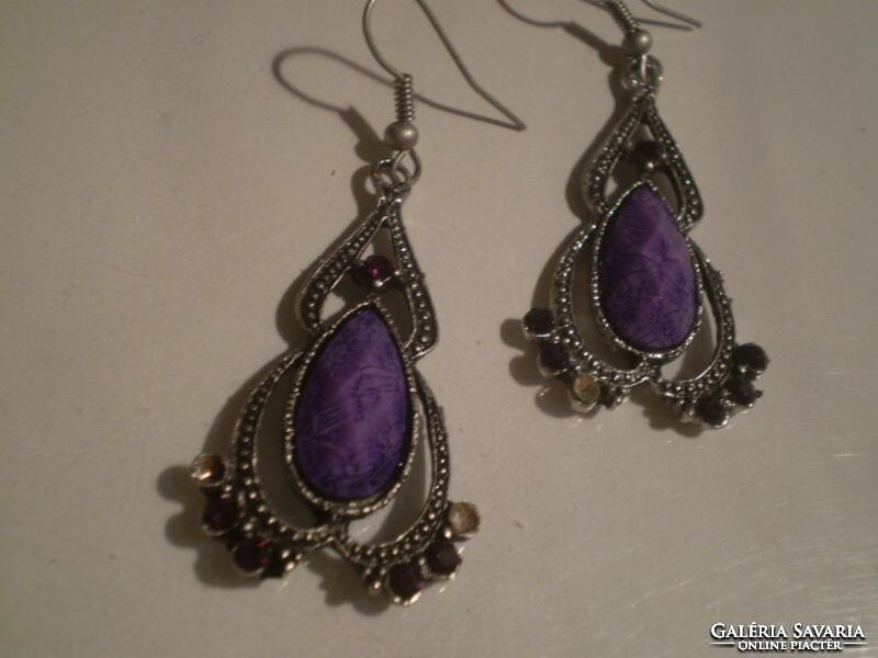 The cheapest, purple dangling earrings