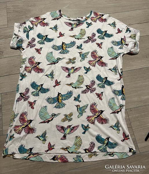 Bershka top with hummingbird pattern - one-size-fits-all