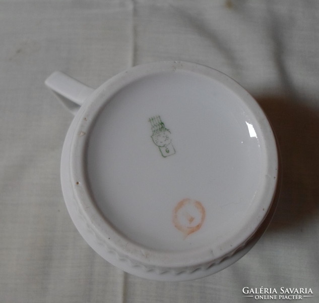 Zsolnay porcelain, skirted (tea) mug 2.: Violet, daisy