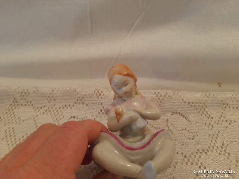 Drasche vagy Kőbánya vagy Kispest porcelán kislány babával