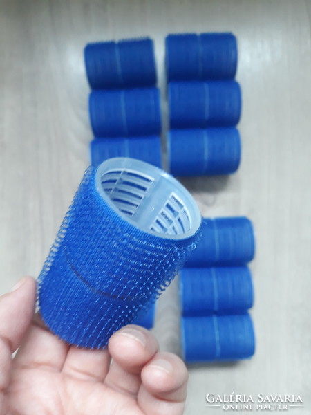 12 plastic curlers (large size)