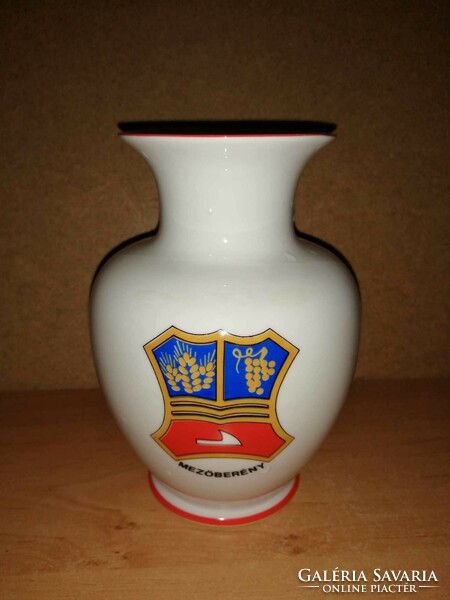 Hollóházi porcelán rózsa mintás Mezőberény feliratú váza -17,5 cm (29/d)