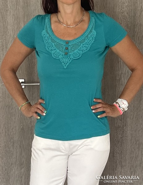 Turquoise lace top, T-shirt